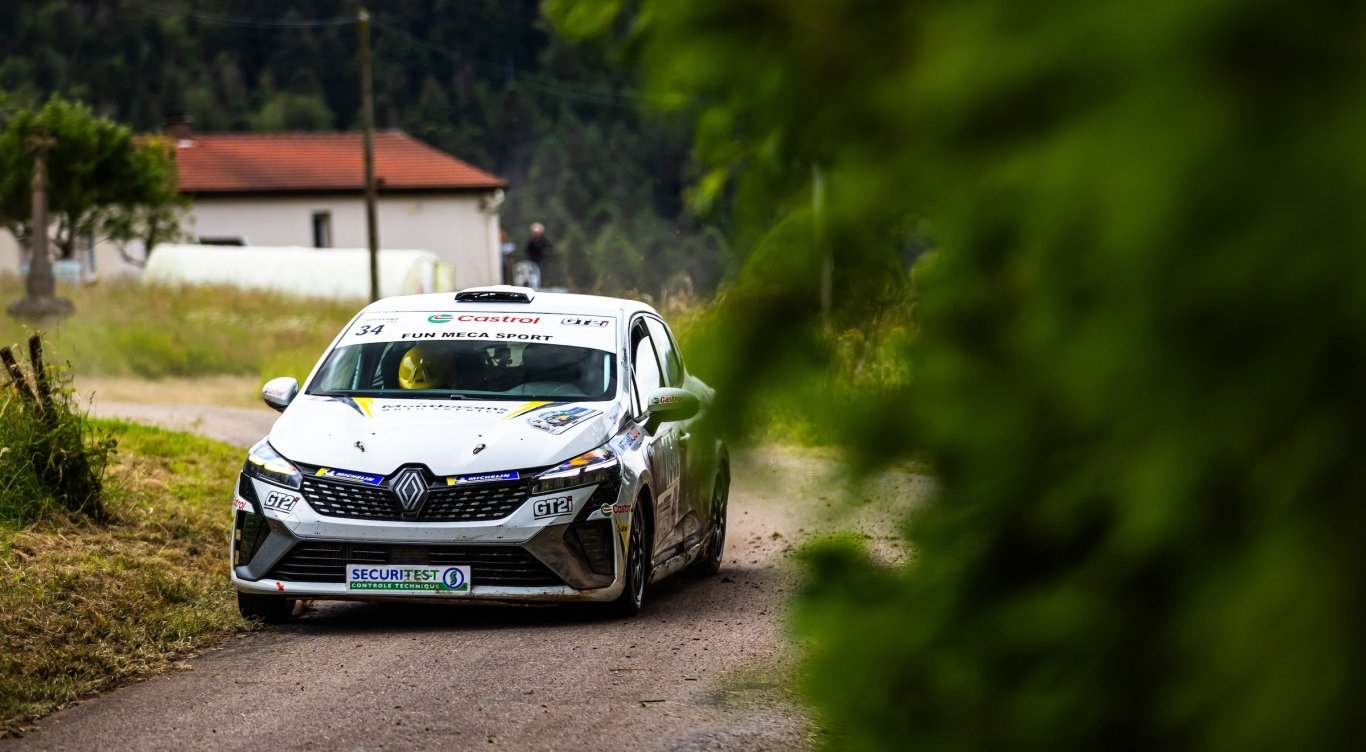 Cliquez sur l'image pour la voir en taille réelle 

Nom : 		Clio Trophy France Asphalte.jpg 
Affichages :	27 
Taille :		440,6 Ko 
ID : 			536